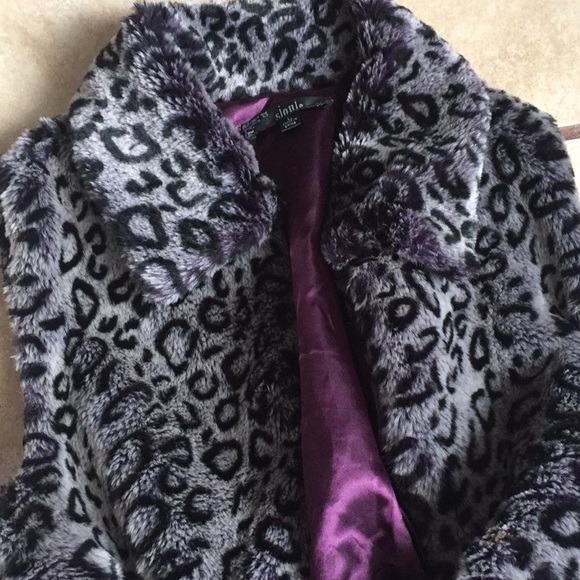 Faux fur vest - Picture 2 of 8